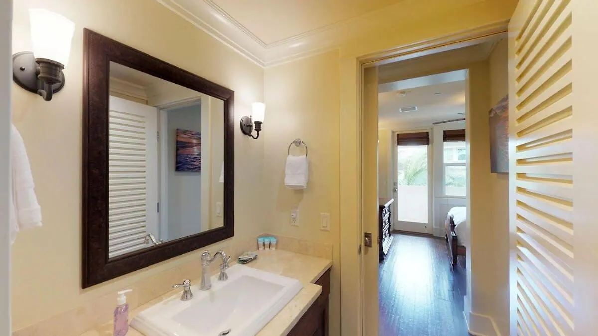 Elegant Poolside Penthouse W Private Elevator Villa Koloa